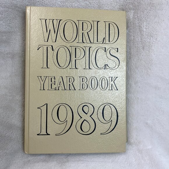 1989 WORLD TOPICS YEARBOOK Hardcover Book by THE UNITED EDUCATORS Inc. - Picture 1 of 10